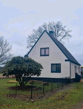 Foto - Freistehendes Einfamilienhaus mit großem Grundstück.