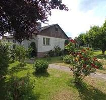 Einfamilienhaus mit Wintergarten und Einliegerwohnung - Adelsdorf