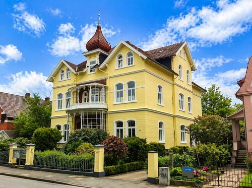 Foto - Tolle 4 Zimmerwohnung mit großem Balkon in denkmalgeschützter Villa im westlichen Kurgebiet