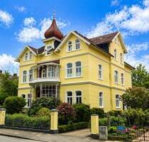 Tolle 4 Zimmerwohnung mit großem Balkon in denkmalgeschützter Villa im westlichen Kurgebiet - Bad Oeynhausen