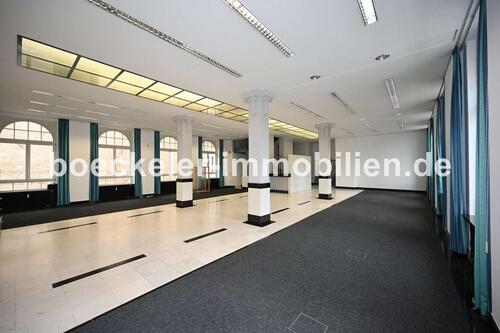 Foto - Moderne Premium-Gewerbefläche in Toplage von Weißenfels–für Praxis, Kanzlei & kreative Unternehmen