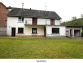 Foto - Einfamilienhaus mit Garage und Garten