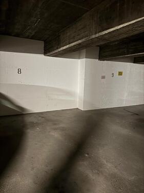 Foto - Stellplatz in Tiefgarage mit Rolltor für Dein Auto