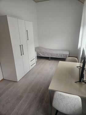 Foto - Möbliertes Zimmer (hell, geräumig, sofort frei) mit gem. Küche un