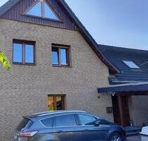 großzügiges Zwei-Familienhaus - 650.000,00 EUR Kaufpreis, in Schloß Holte-Stukenbrock (PLZ: 33758)