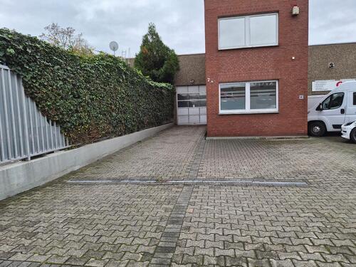 Foto - NEUSS NÄHE HAFENHAUPTBAHNHOF: HALLESERVICEFLÄCHE MIT BÜROTRAKT IM GEWERBEGEBIET *KEIN KFZ*