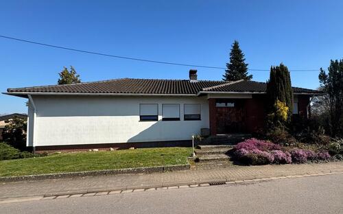 Foto - Wohnhaus mit Potential und großem Grundstück