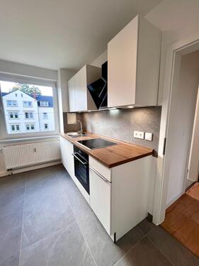 Foto - Erstbezug nach Sanierung! Großzügige 2-Zimmer-Altbauwohnung mit Einbauküche, Abstellnische und altbaucharme