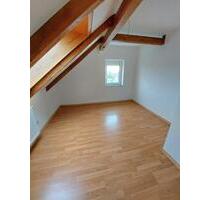 Helle 3-Zimmer-Dachgeschosswohnung mit Einbauküche - Großröhrsdorf