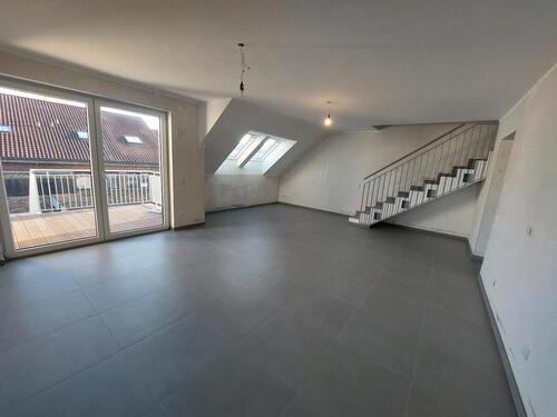 Foto - 5-Zimmer- Dachgeschosswohnung m. Terrasse und Balkon