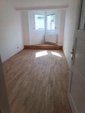 Foto - 4ZKB 100 qm ab sofort nach Teilrenov., MA-Schwetzingerstadt