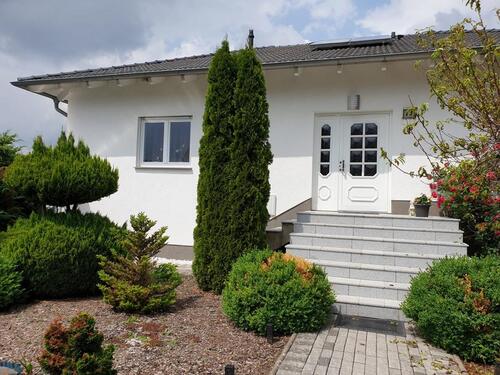 Foto - Einfamilienhaus mit Einliegerwohnung