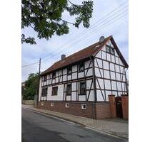 Charmantes Fachwerkhaus mit Nebengelass auf großem Grundstück - Huy