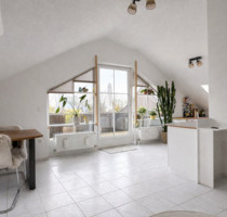 Helle 2 Zimmer Dachgeschosswohnung | großer Balkon | bezugsfrei - Gersthofen