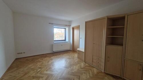 Foto - Teilmöblierte 2-Zi.-Singlewohnung mit EINBAUKÜCHE und PERSONENAUFZUG zu vermieten!