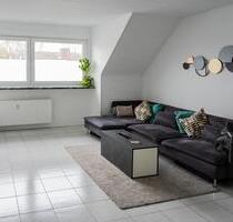 Köln-Porz: Helle 4-Zimmer-Wohnung auf zwei Etagen mit Balkon