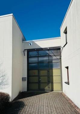 Foto - Gewerbehalle, ebenerdige Zufahrt zu vermieten