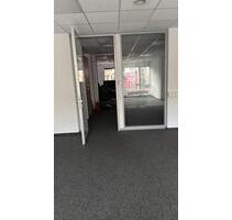 Möbelierte Studenwohnung - 600,00 EUR Kaltmiete, ca.  90,00 m² in Freiburg im Breisgau (PLZ: 79098)