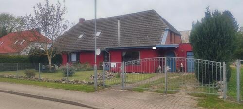 Foto - Haus mit großer Scheune in Ostseenähe