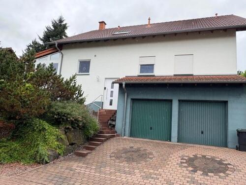 Foto - Schoenes Freistehendes Haus in Ortsrandlage
