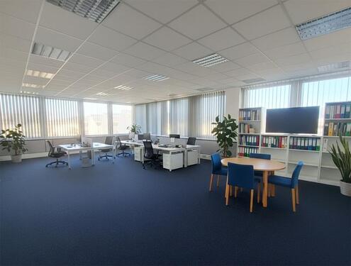Foto - Sehr helle Bürofläche mit kleinem Lager!*
