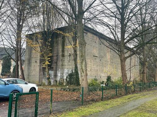 Foto - SOCIALCLUB, LAGERBOX ODER SURVIVAL CAMP?