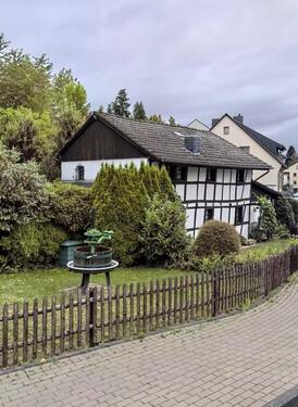 Foto - Seltene Gelegenheit: Fachwerkhaus mit großem Grundstück in Bonn