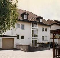 Schöne 2 Zi. Wohnung mit Balkon und optional anmietbarer Doppelgarage - Bad Oeynhausen