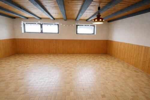 Foto - Lagerraum mit Parkplatz zu vermieten