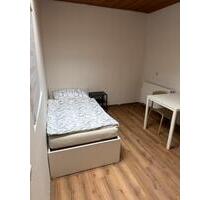 WG ZIMMER in Neumarkt Zentrum - 450,00&nbsp;EUR Kaltmiete, ca.&nbsp; 14,00&nbsp;m&sup2; in Neumarkt in der Oberpfalz (PLZ: 92318) Altenhof