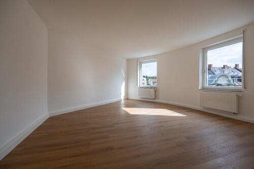 Foto - Kernsanierte 4-Zimmer Wohnung im Erdgeschoss - 2