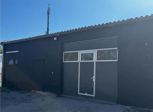 Foto - Großgarage mit Büro, Lagerraum und WC