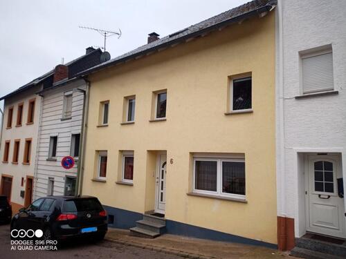 Foto - Reihenhaus im Saarburger Innenstadtbereich! Blick auf die Burg!