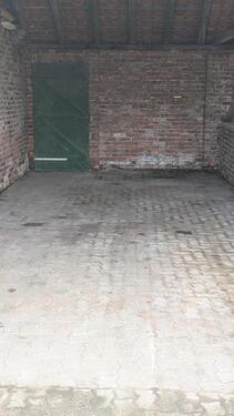 Foto - Stellplatz für Wohnmobil, Wohnwagen überdacht in alter Remise