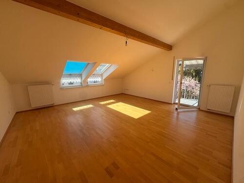Foto - Dachgeschosswohnung mit 2,5 Zimmern, Balkon, Aufzug in Deggendorf