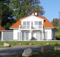 Direkt am Schweriner See: Exklusives Ferienhaus - Bad Kleinen