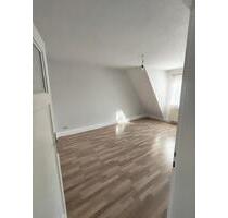 2-Zimmer-Wohnung in gepflegtem Wohnhaus mit zentraler Anbindung - Frankfurt am Main West