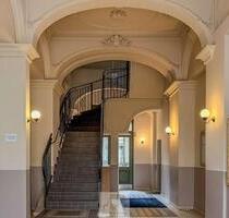 Kernsanierte Altbauwohnung mit Balkon, Aufzug und TG-Stellplatz in Toplage Frankfurts - Frankfurt am Main Innenstadt 1