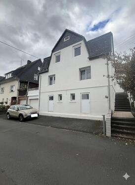 Foto - Renoviertes Zweifamilienhaus - 275.000,00 EUR Kaufpreis, ca.  130,00 m²