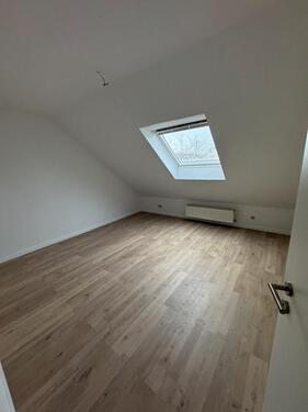 Foto - SLS- Roden, DG mit Klimaanlage ,3 Zi, Bad , Stellplatz