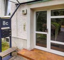 Frisch renovierte 2 ZKB im 1. OG eines Mehrfamilienhauses - Jänschwalde Kolonie
