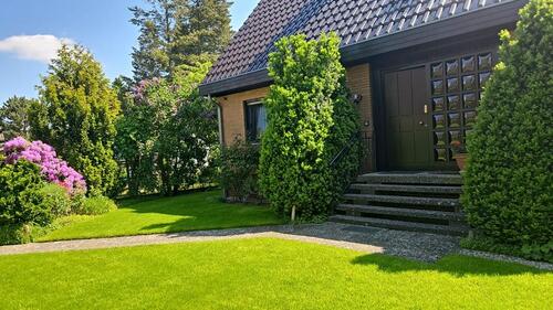 Foto - Großes freistehendes Zweifamilienhaus 245 qm Wohnfläche 9 Zimmer