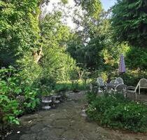 Großzügige Eigentumswohnung mit Garten & Doppelgarage in Essen