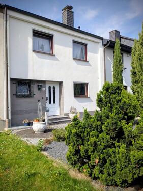 Foto - Gepflegtes Einfamilienhaus mit Terrasse, Garten und Garage