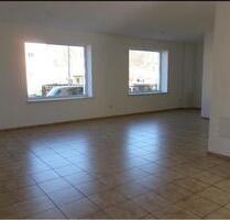 Helle, großzügige und barrierearme 2-Zi. Erdgeschosswohnung - Ellefeld