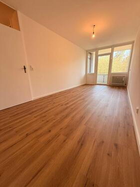 Foto - 2-Zimmer-Wohnung - Balkon ins Grüne, Aufzug, Einbauküche - Erstbezug nach umfassender Renovierung