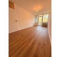 2-Zimmer-Wohnung - Balkon ins Grüne, Aufzug, Einbauküche - Erstbezug nach umfassender Renovierung - Marburg Marbach