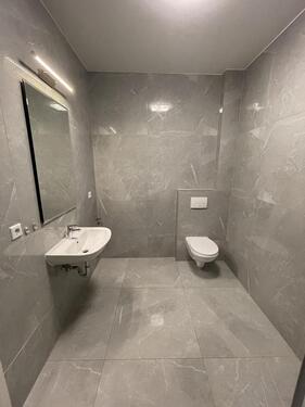 Foto - Moderne 2-Zimmer-Wohnung in kernsaniertem Mehrfamilienhaus – mit kleinem Balkon