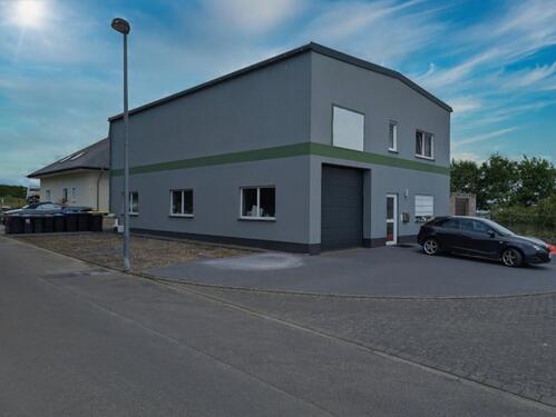 Foto - Lagerhalle mit modernem exklusivem 2-FMH 2017 – Wohnen & Arbeiten