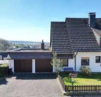 Einfamilienhaus mit Einliegerwohnung und atemberaubendem Blick - Reichshof